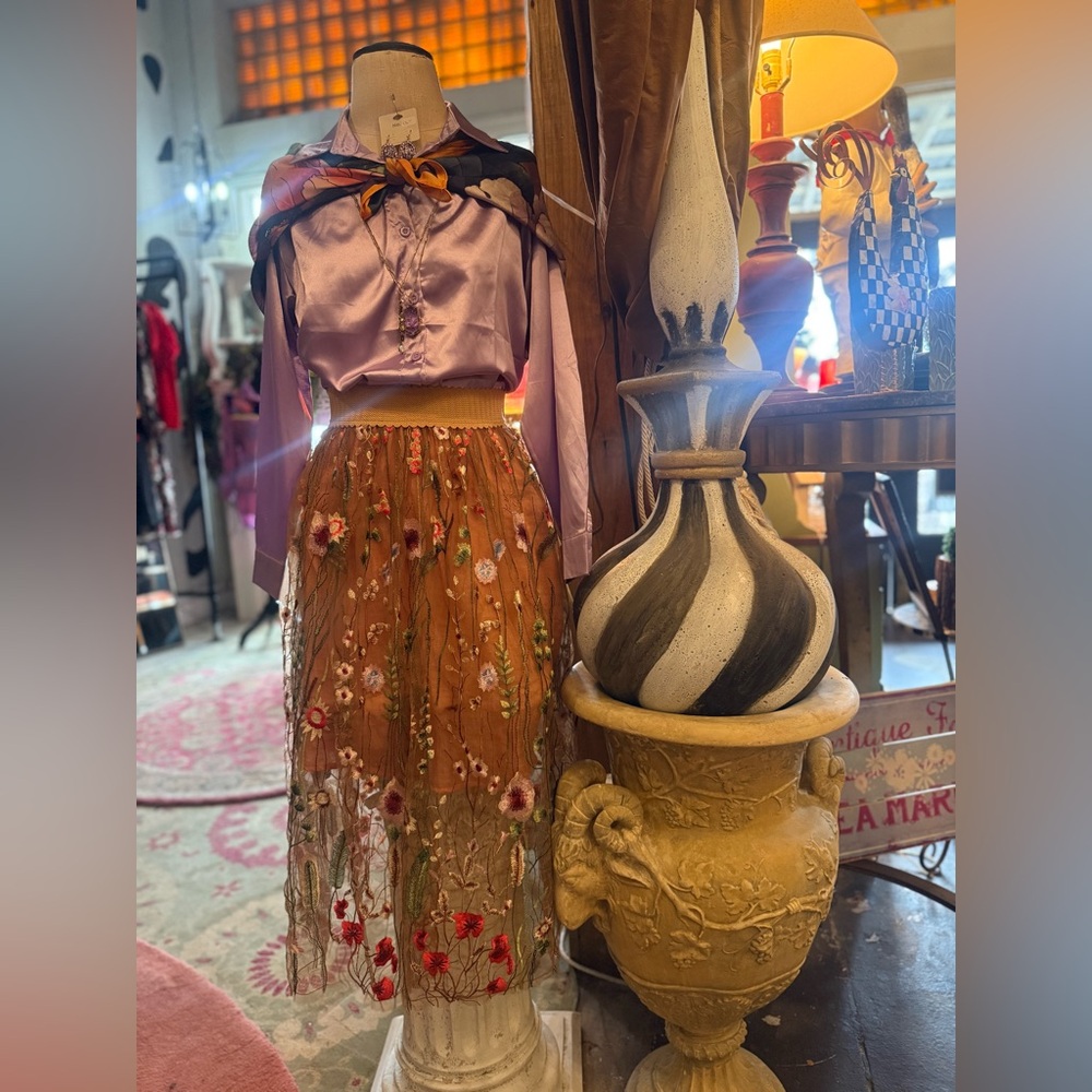 Floral embroidered skirt